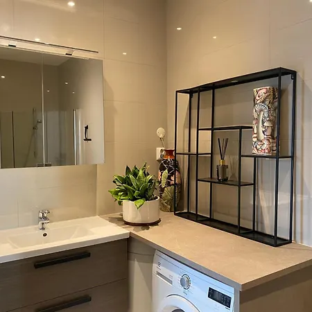 Cozy Modern Center Apartmán *