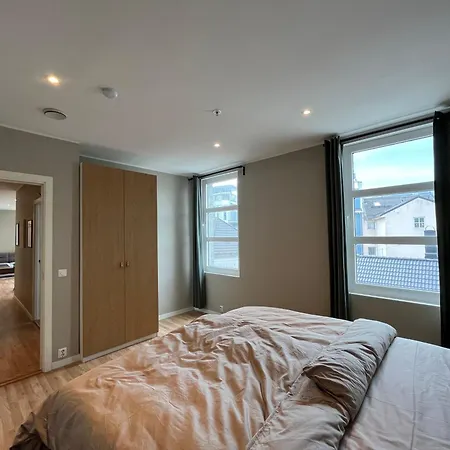 Cozy Modern Center Apartmán